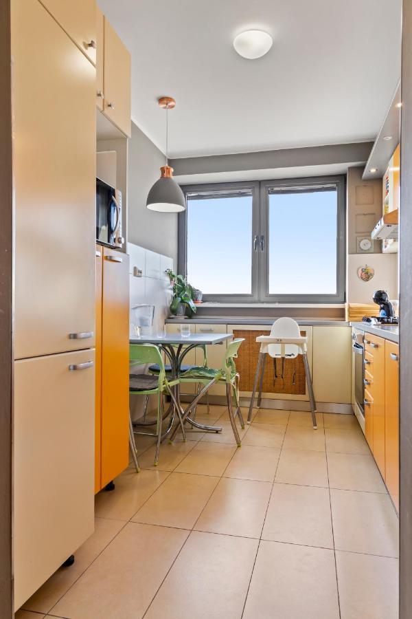 125 Sqm Family Friendly With Kids Room Bucharest Exterior photo