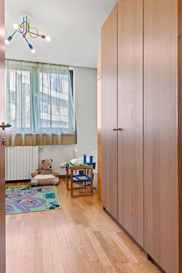 125 Sqm Family Friendly With Kids Room Bucharest Exterior photo