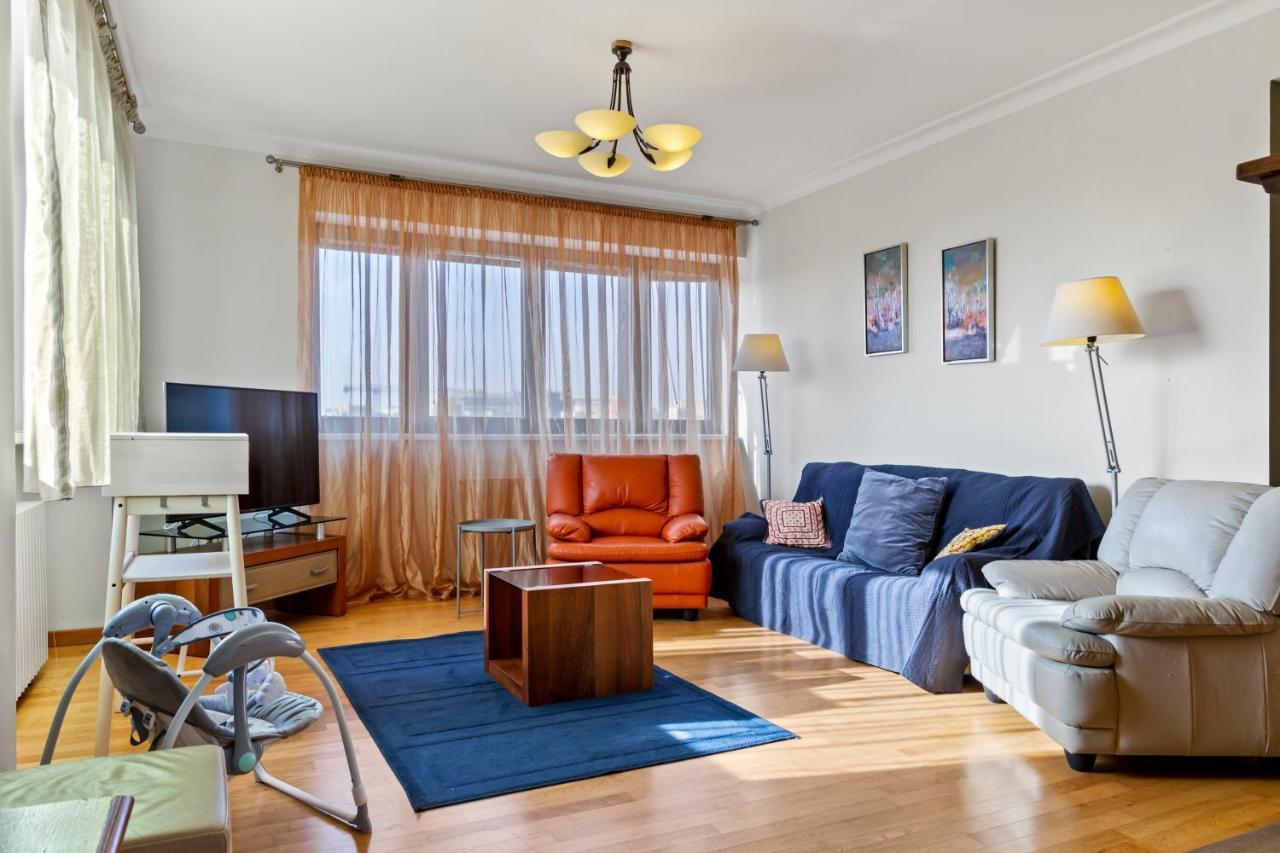 125 Sqm Family Friendly With Kids Room Bucharest Exterior photo