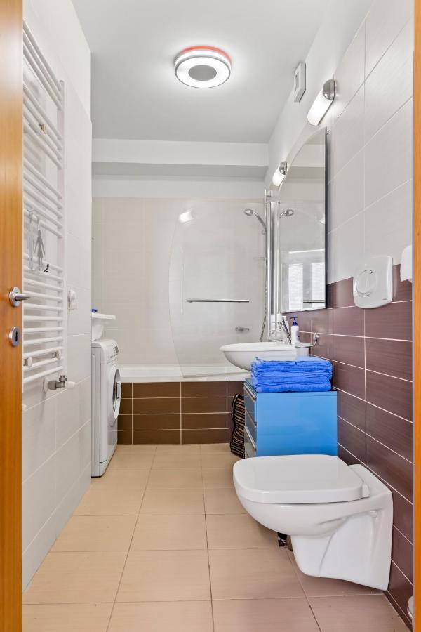 125 Sqm Family Friendly With Kids Room Bucharest Exterior photo