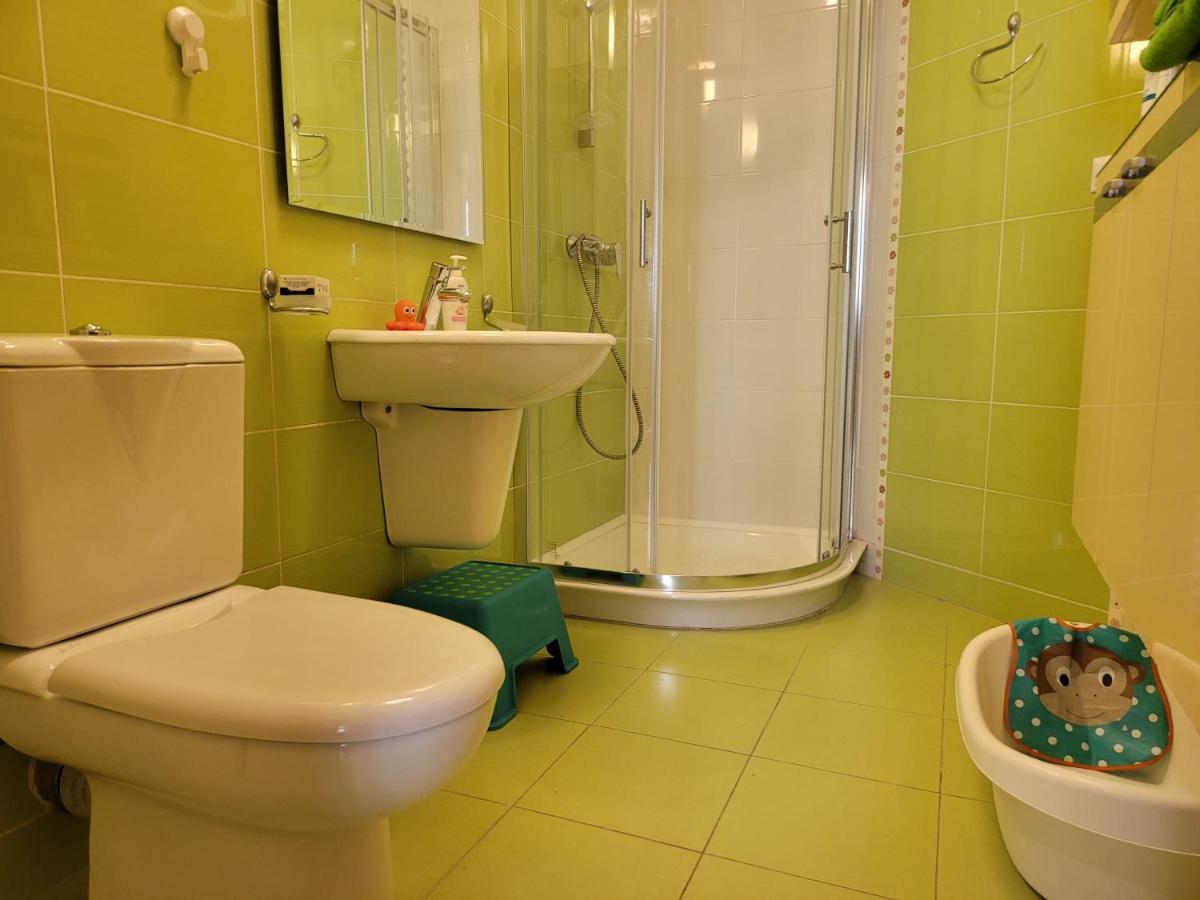 125 Sqm Family Friendly With Kids Room Bucharest Exterior photo