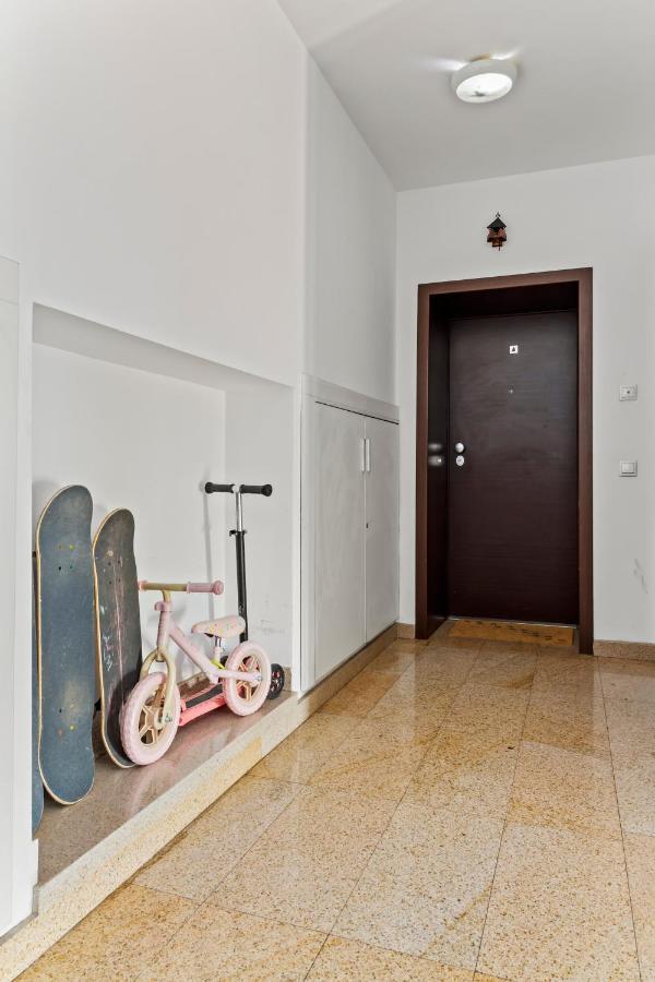 125 Sqm Family Friendly With Kids Room Bucharest Exterior photo