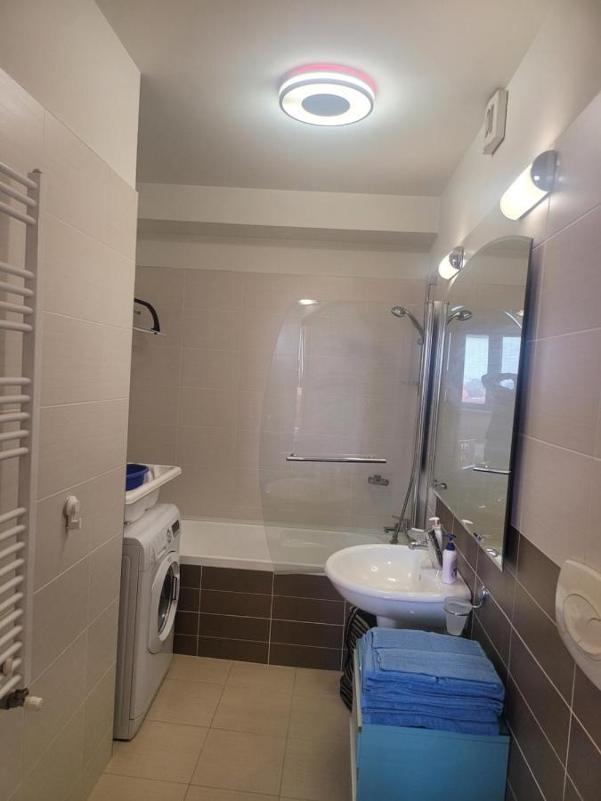 125 Sqm Family Friendly With Kids Room Bucharest Exterior photo