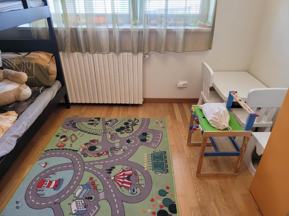 125 Sqm Family Friendly With Kids Room Bucharest Exterior photo